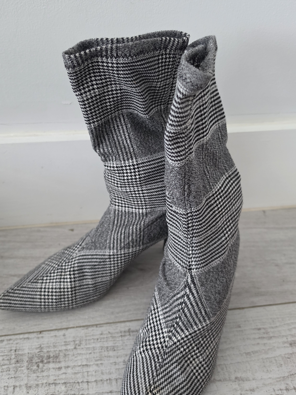 Plaid Pointed-Toe Mid-Heel Boots - Tartan Sz8